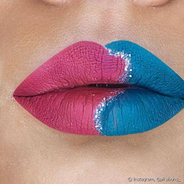 Que tal dividir os l?bios em duas cores? Tente essa lip art em casa! (Foto: Instagram @pikabuns_)